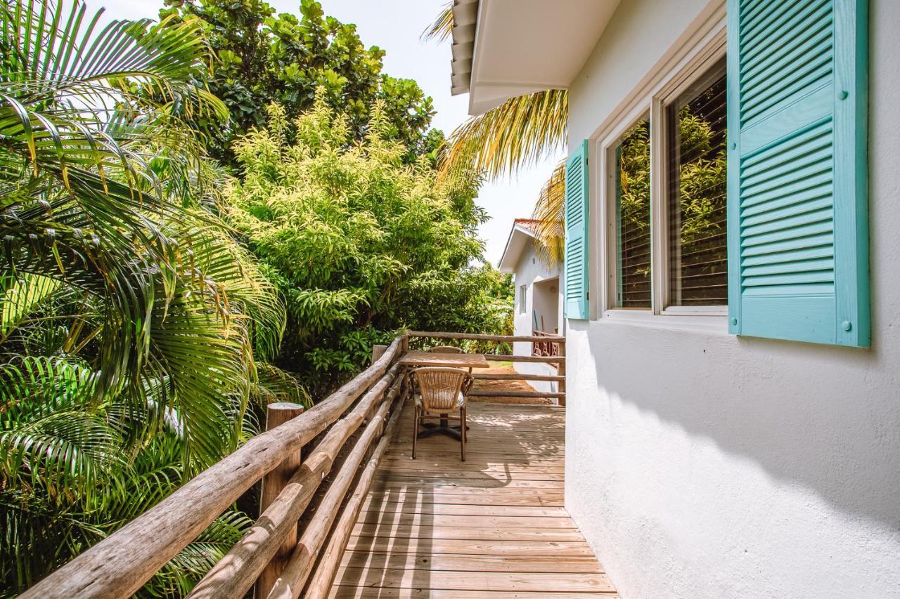 Tuk Tropical Boutique Resort Jan Thiel ウィレムスタッド エクステリア 写真